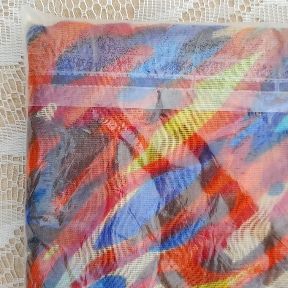 Polyester Scraf Penelope Ann Drees Me up in Paris Multi colors 75" x 43" NEW - Picture 5 of 5